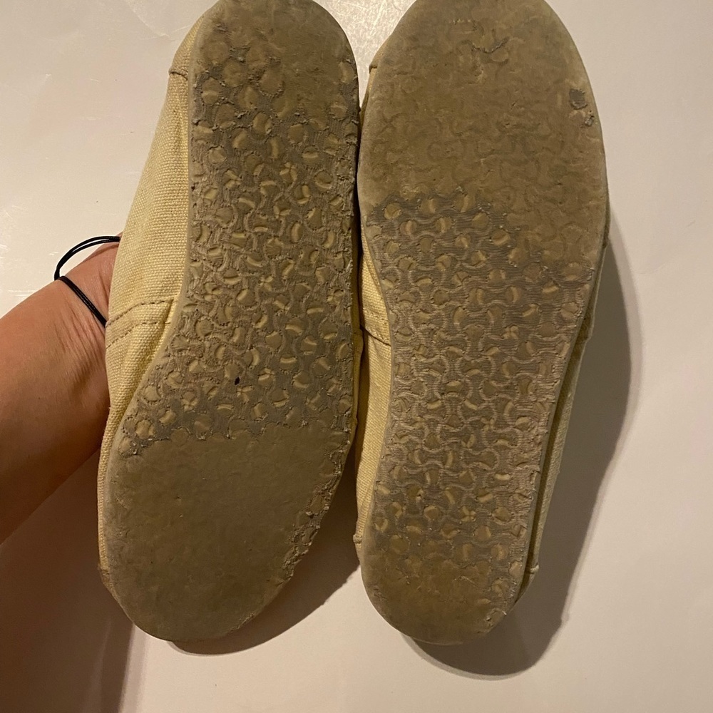 Linen Toms - Picture 4 of 4